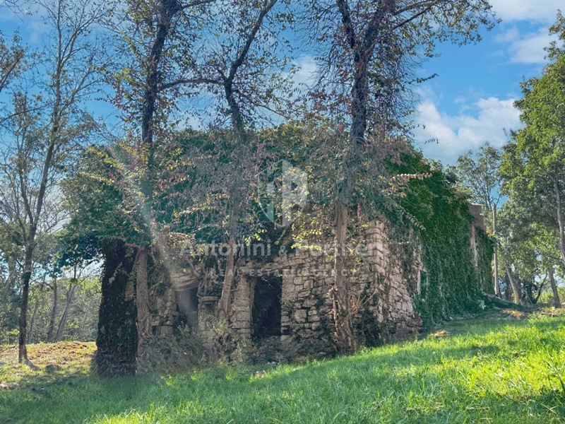 Casa Indipendente in Vendita a Baschi, 139'000&euro;, 200 m²