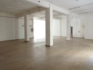 Immobile commerciale in Affitto a Ragusa, 1'100€, 250 m²