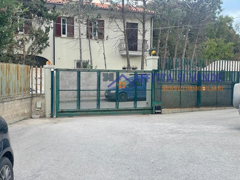 Box in Vendita a Siracusa, 50'000&euro;, 55 m²