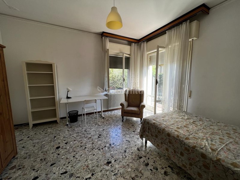 Stanza in Affitto a Modena, 300€, 90 m²