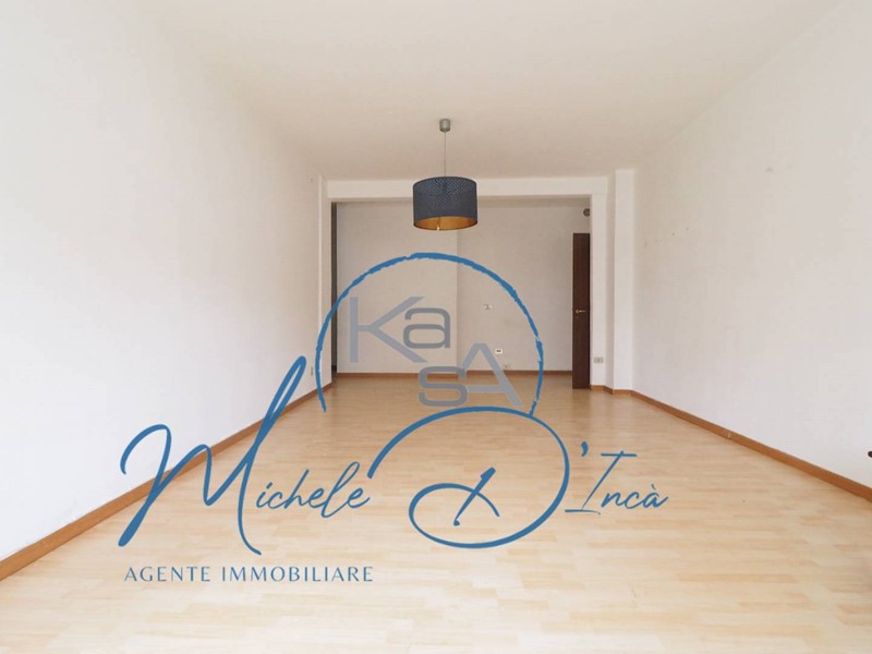 Appartamento in Vendita a Treviso, zona Fuori Mura, 198'000€, 140 m²