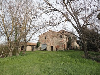 Casale in Vendita a Collesalvetti, 150'000&euro;, 750 m²