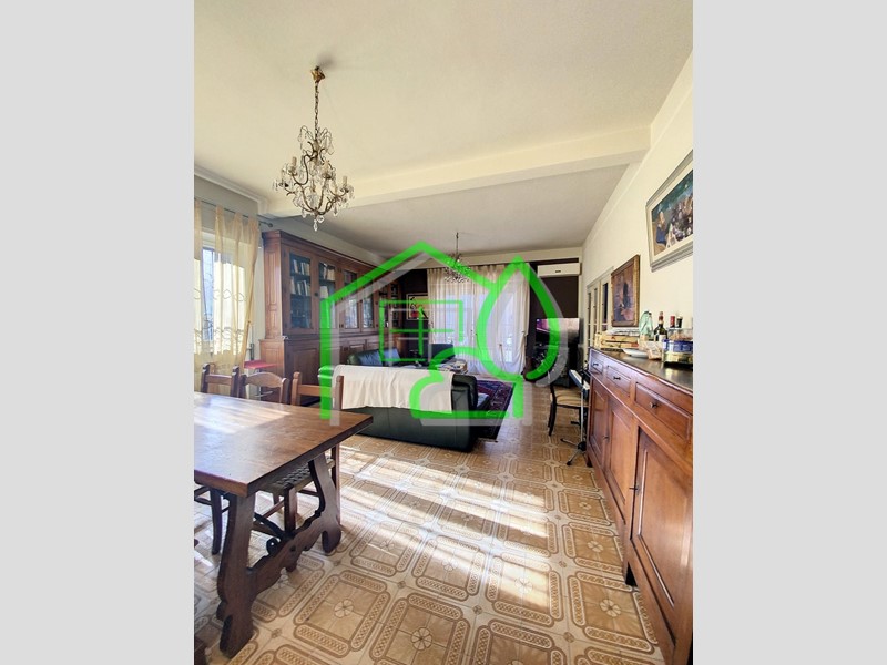 Villa in Vendita a Viareggio, 560'000€, 180 m², con Box
