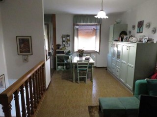 Casa Indipendente in Vendita a Cascina, zona Latignano, 130'000€, 100 m²