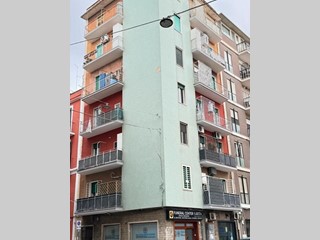 Trilocale in Vendita a Bari, 120'000€, 85 m²