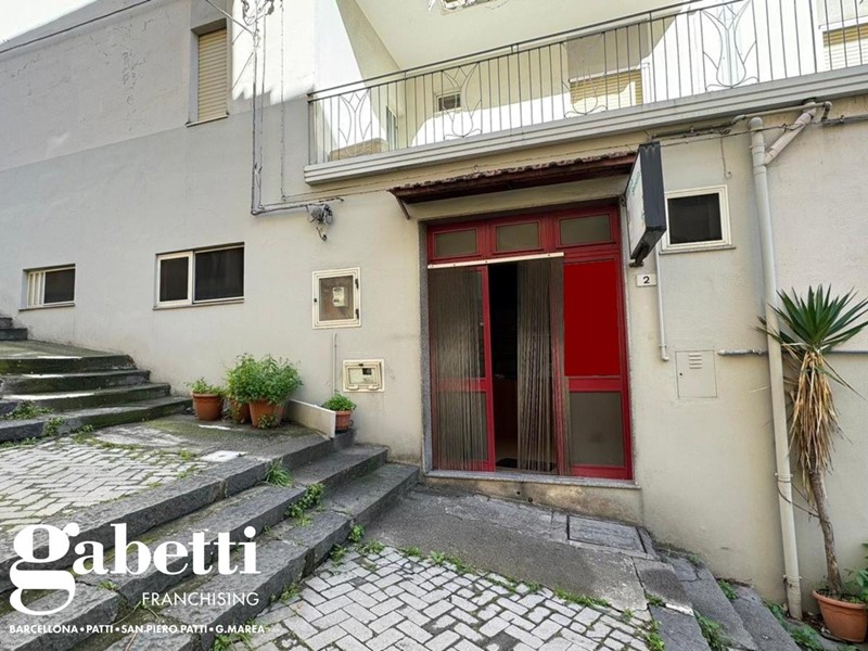 Magazzino in Vendita a Patti, 130 m²