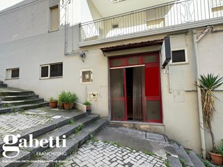 Magazzino in Vendita a Patti, 130 m²