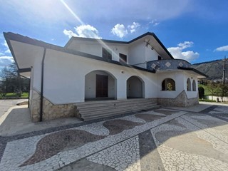 Villa in Vendita a San Giovanni Incarico, 258'000€, 380 m², arredato