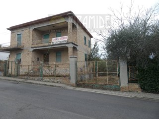 Casa Indipendente in Vendita a Sant'Omero, 149'000€, 300 m², arredato