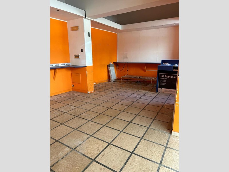 Immobile commerciale in Affitto a Caltanissetta, 400€, 57 m²