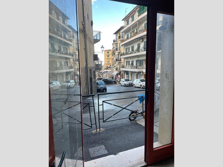 Immobile commerciale in Vendita a Monte Argentario, zona Porto Santo Stefano, 150'000€, 110 m²