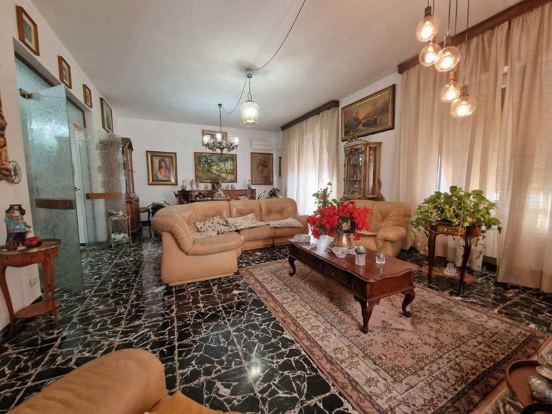 Appartamento in Vendita a La Spezia, zona EST, 320'000€, 184 m²