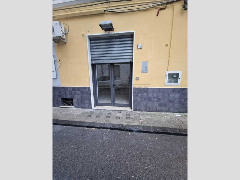 Immobile commerciale in Affitto a Mercato San Severino, zona centro, 350€, 25 m²