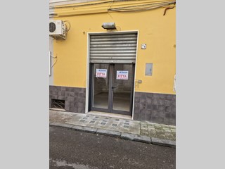 Immobile commerciale in Affitto a Mercato San Severino, zona centro, 350€, 25 m²