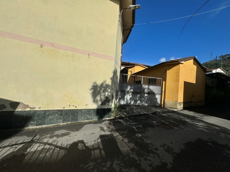 Casa Semi Indipendente in Vendita a Massa, 300'000€, 385 m², arredato