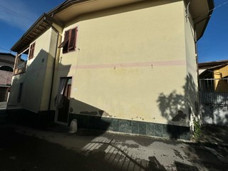 Casa Semi Indipendente in Vendita a Massa, 300'000€, 385 m², arredato