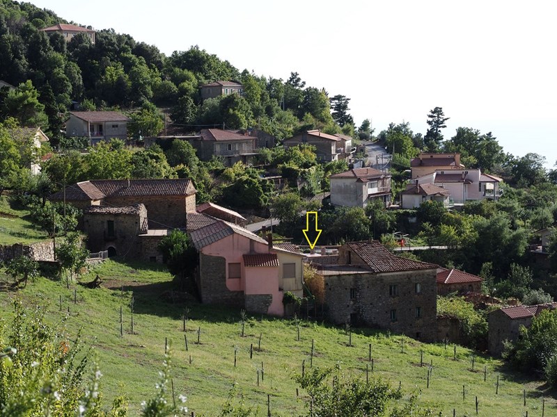 Casa Semi Indipendente in Vendita a Serramezzana, zona Centro storico, 80'000€, 210 m²