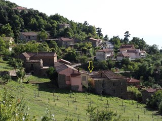 Casa Semi Indipendente in Vendita a Serramezzana, zona Centro storico, 80'000€, 210 m²