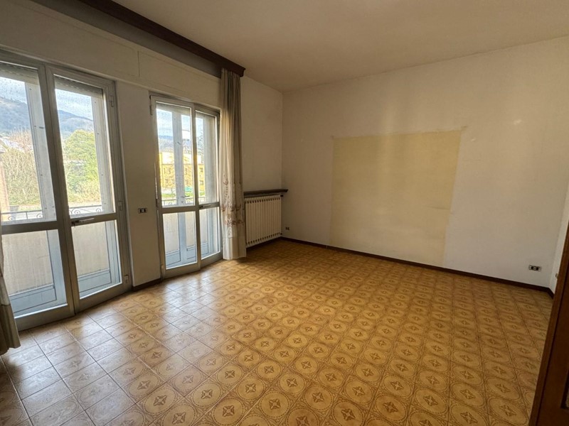 Appartamento in Vendita a Lucca, zona Ponte a Moriano, 145'000€, 120 m², con Box