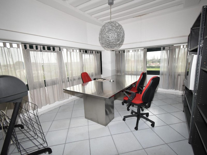Ufficio in Vendita a San Giuliano Terme, zona Arena Metato, 95'000€, 70 m²