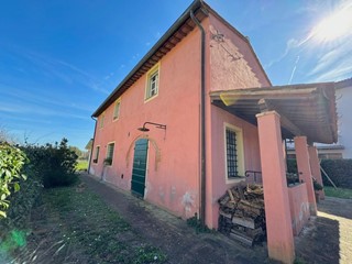 Casa Indipendente in Vendita a Casciana Terme Lari, zona Perignano, 270'000€, 175 m²