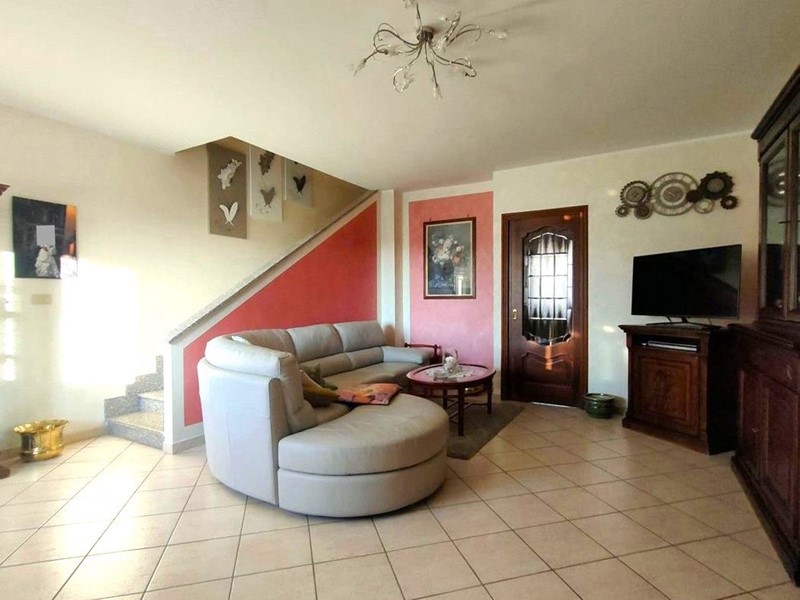 Villa in Vendita a Airasca, 350'000€, 300 m²