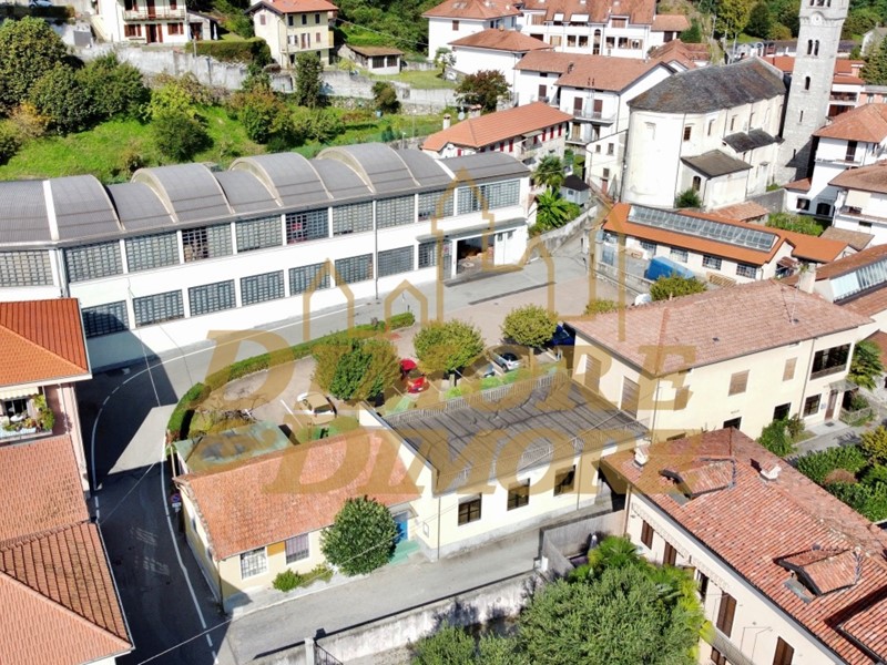 Immobile commerciale in Vendita a Pella, 349'000€, 575 m²
