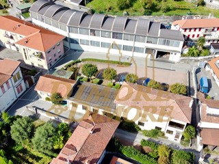 Immobile commerciale in Vendita a Pella, 349'000€, 575 m²