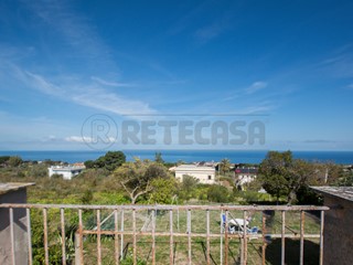 Villa in Vendita a Messina, 160'000€, 200 m²