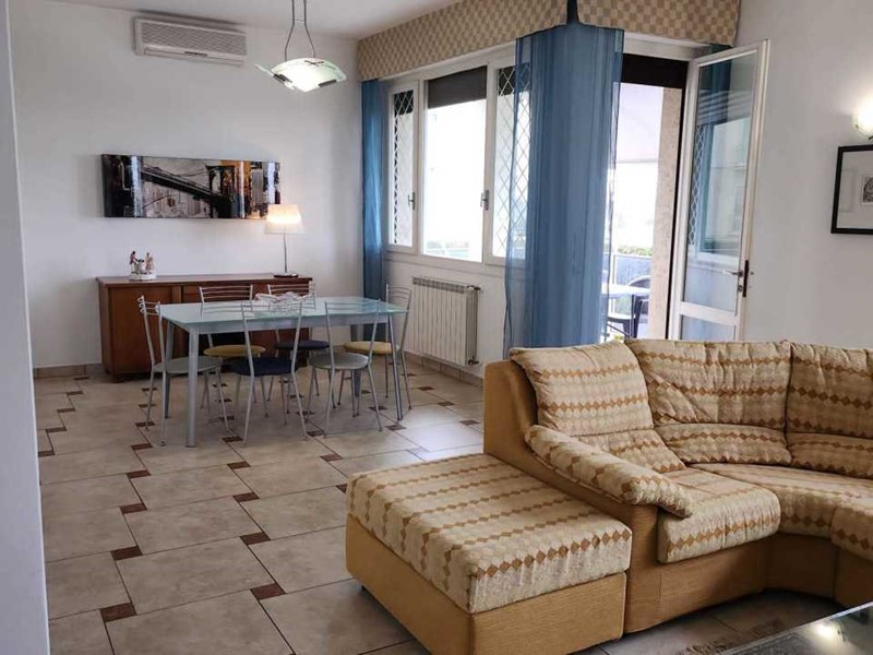 Appartamento in Vendita a Viareggio, zona Passegiata, 130 m², con Box