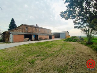 Casa Indipendente in Vendita a Ravenna, zona San Pietro in Campiano, 179'000&euro;, 616 m²
