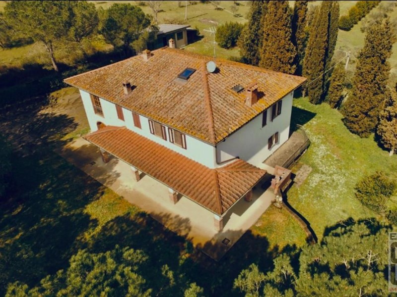Casa di corte in Vendita a Cerreto Guidi, 790'000€, 420 m², arredato
