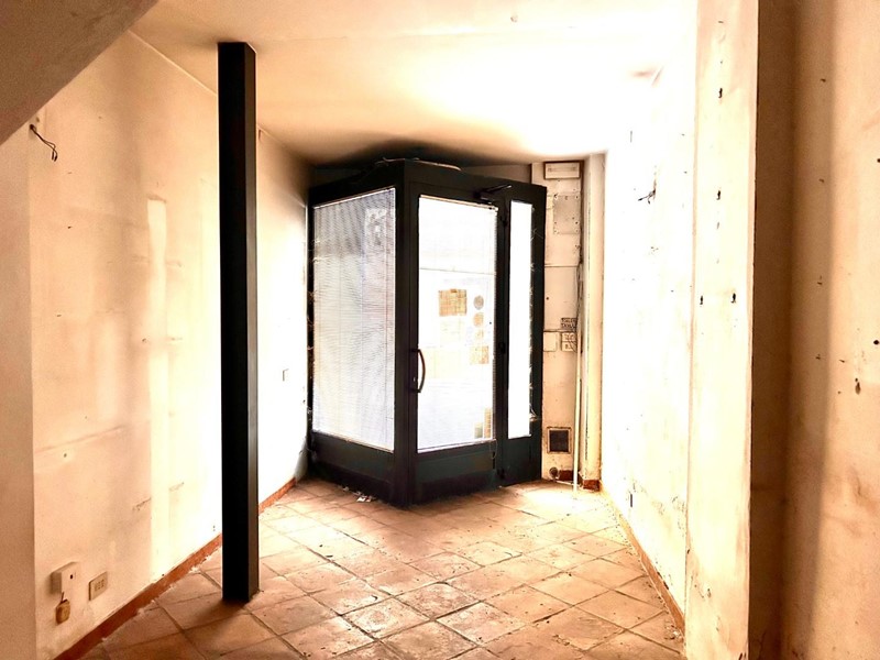 Negozio in Affitto a Siena, 600&euro;, 26 m²