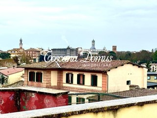 Appartamento in Vendita a Siena, 510'000€, 180 m²