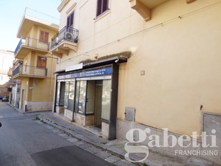 Negozio in Affitto a Bagheria, 700€, 100 m²