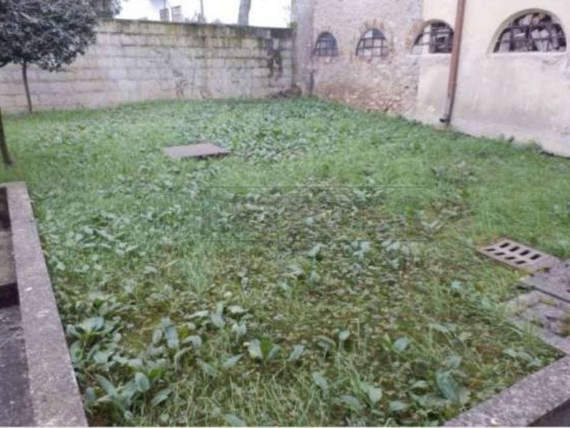 Ufficio in Vendita a Albettone, 137'000€, 278 m²