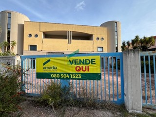 Capannone in Vendita a Fasano, 930'000€, 2900 m²