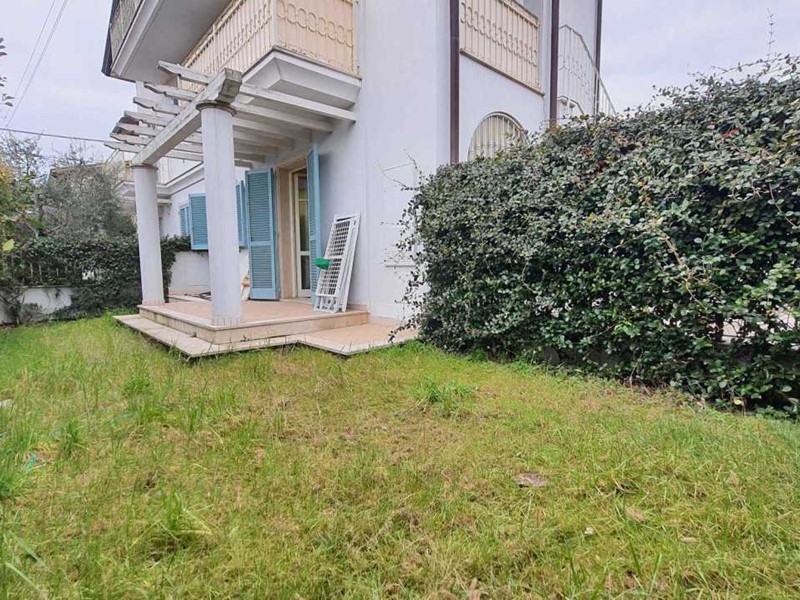 Casa Semi Indipendente in Vendita a Ameglia, zona Fiumaretta, 270'000€, 100 m²