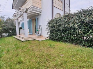 Casa Semi Indipendente in Vendita a Ameglia, zona Fiumaretta, 270'000&euro;, 100 m²
