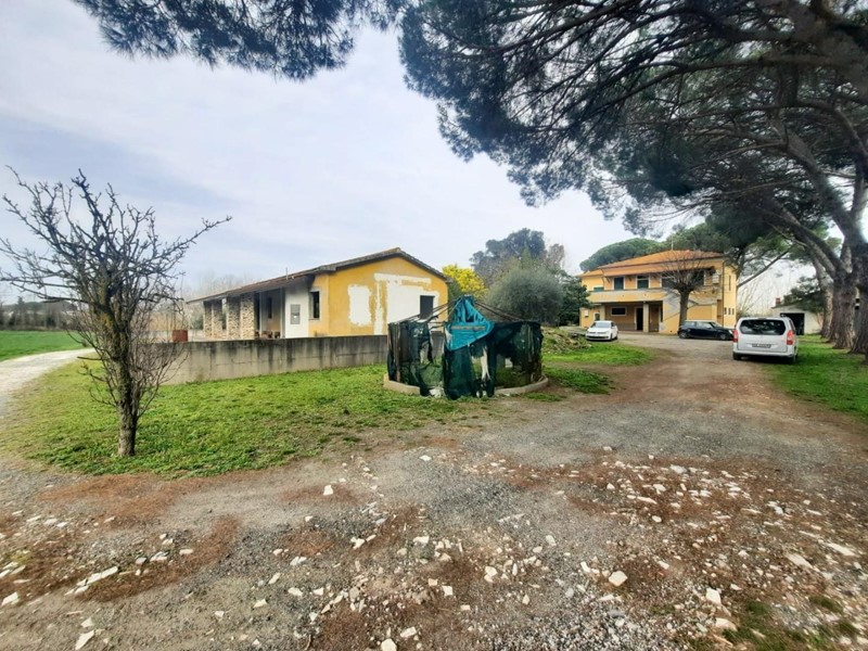 Casa Indipendente in Vendita a Casciana Terme Lari, zona Perignano, 600'000€, 850 m², con Box