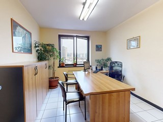 Ufficio in Vendita a Napoli, 250'000€, 110 m²