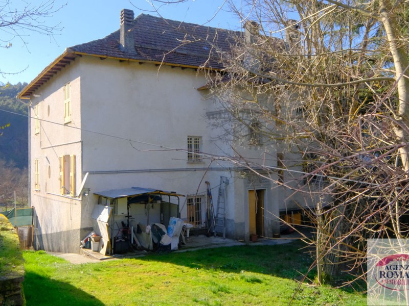 Casa Semi Indipendente in Vendita a Sassello, 180'000€, 300 m²