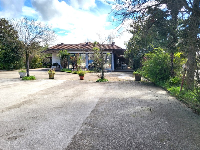 Immobile commerciale in Vendita a Ferentino, 260'000€, 340 m²