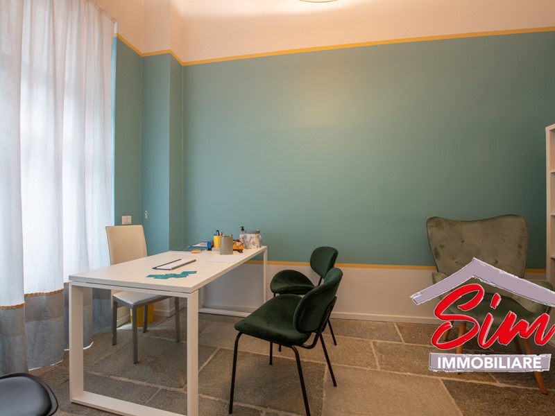 Immobile commerciale in Vendita a Novara, zona Centro storico, 119'000€, 50 m², arredato