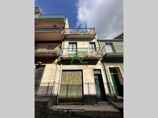 Casa Indipendente in Vendita a Misterbianco, zona Centro, 60'000€, 120 m²