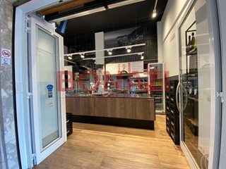Attività commerciale in Vendita a La Spezia, zona Centro, 140'000€, 61 m²