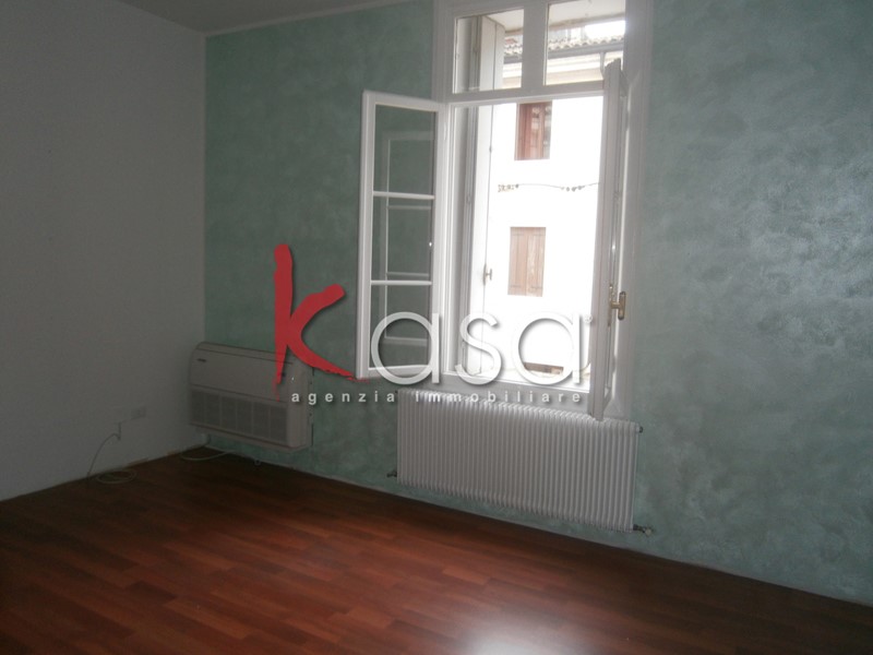 Ufficio in Affitto a Lonigo, 650€, 80 m²
