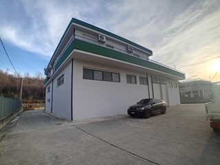 Capannone in Affitto a Scafa, zona Semicentro, 2'700€, 500 m²