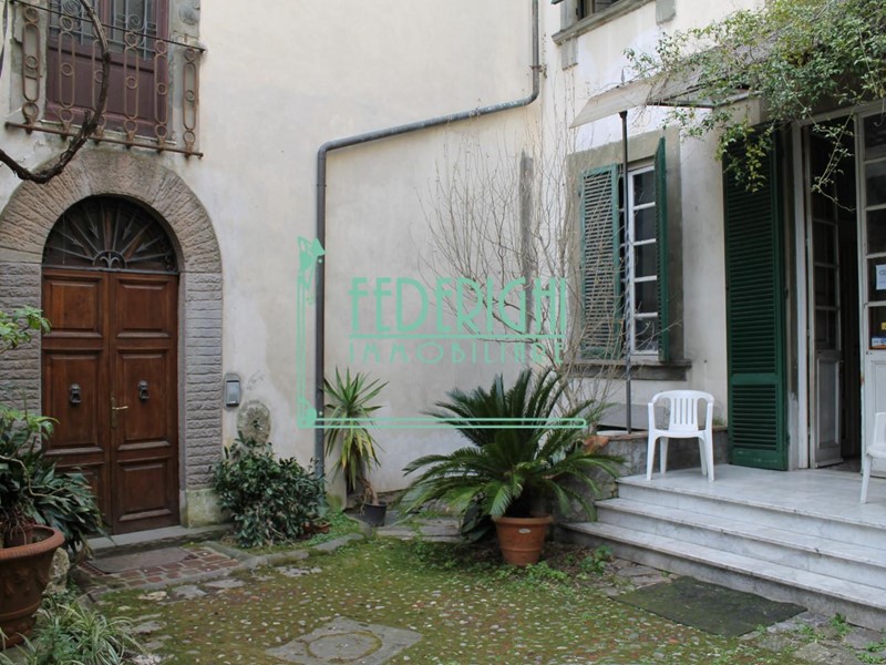 Appartamento in Vendita a Lucca, 1'200'000&euro;, 250 m²