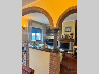 Appartamento in Vendita a Seravezza, zona Querceta, 380'000€, 120 m², arredato, con Box